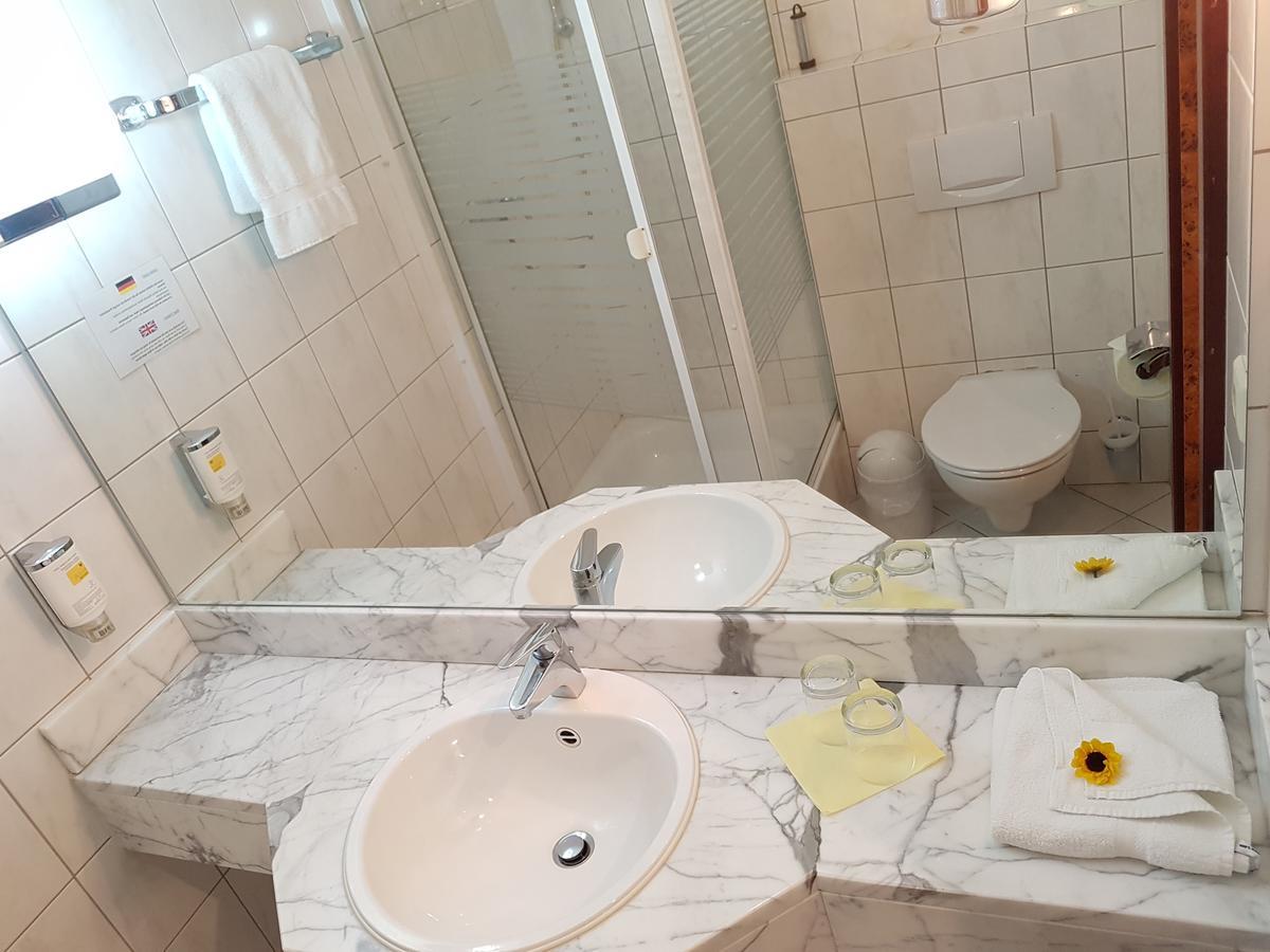Landhotel Trampe מראה חיצוני תמונה